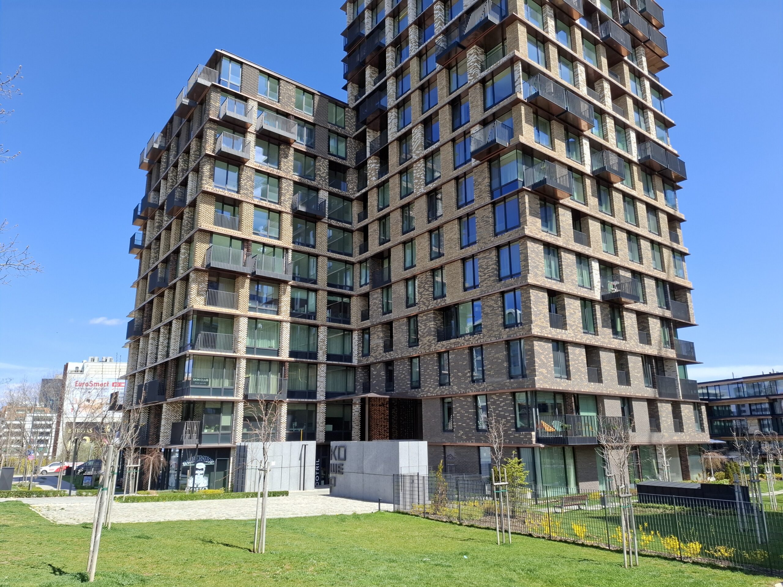 Daylight-samples-main-camera-1x-scaled Galaxy A37: تكرار ممل أم خيار ذكي؟