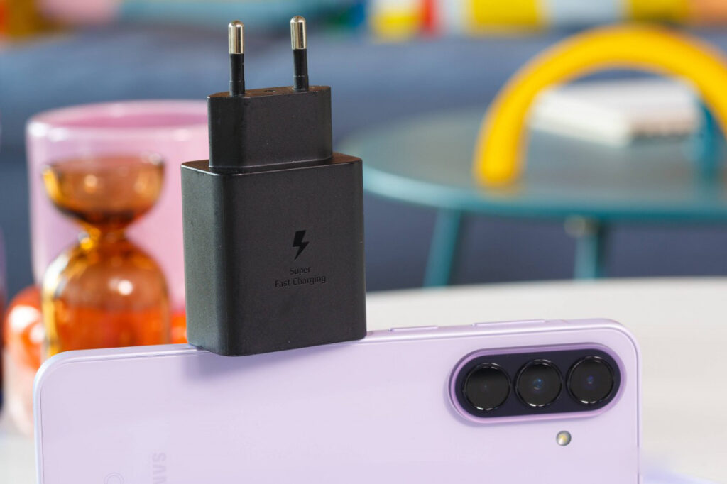 Galaxy-A37-review11-1024x682 Galaxy A37: تكرار ممل أم خيار ذكي؟