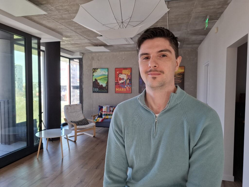 Human-subjects-main-camera-1024x768 Galaxy A37: تكرار ممل أم خيار ذكي؟